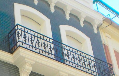 Cornisa de hormigón rehabilitada