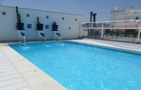 Pavimento en hormigón completo de la piscina